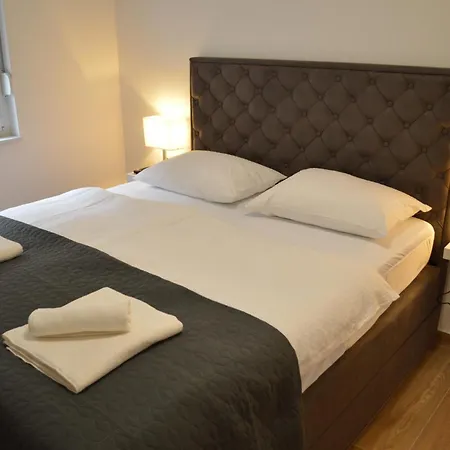 Apartment With A Parking Space - 21510 Makarska